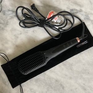 Amika Straight Iron Brush